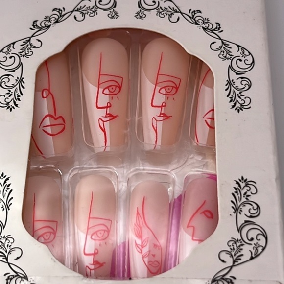 New‎ Lady Faces Press-On Nails - 24 Pieces in Red, White, and Nude Acrylic - Picture 4 of 4